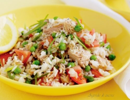 Insalata di riso con tonno e verdure
