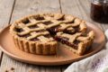 Crostata con confettura di fichi: il segreto della nonna per una pasta frolla friabile e perfetta!
