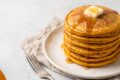 Pancake alla zucca soffici e alti: il trucco infallibile per non farli venire gommosi o piatti!