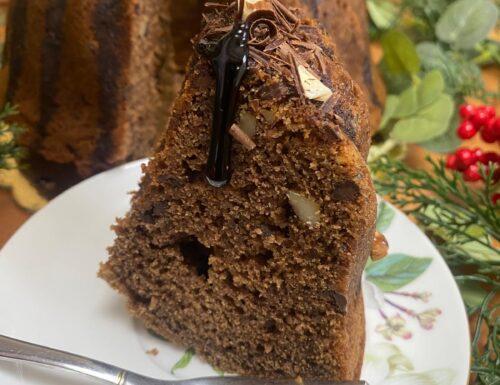 Ciambella al caffé, cioccolato e mandorle.