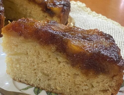 Torta di mele caramellate.