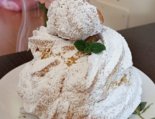 Zeppole di San Giuseppe con bignè farcito.
