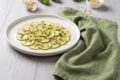Carpaccio di zucchine e pinoli: la ricetta fresca pronta in 15 minuti