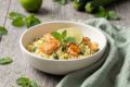 Cous cous al lime con salmone e zucchine: fresco, light e pronto in 15 minuti