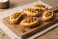 Crostini di ceci e rosmarino light: lo snack croccante e proteico