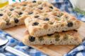 Focaccia integrale light olive e rosmarino: soffice, croccante e bilanciata