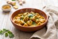 Pollo al curry light con latte di cocco: la ricetta saporita che non pesa
