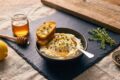 Mousse di feta montata al miele e timo: il segreto per un antipasto irresistibile
