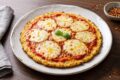 Pizza con base di cavolfiore: il gusto della pizza in versione low carb e croccante