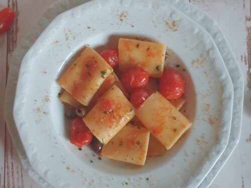 Paccheri con bottarga di tonno, pomodorini ed olive!