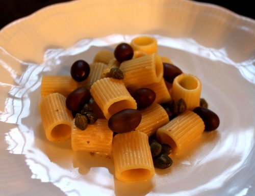 Rigatoni capperi acciughe olive