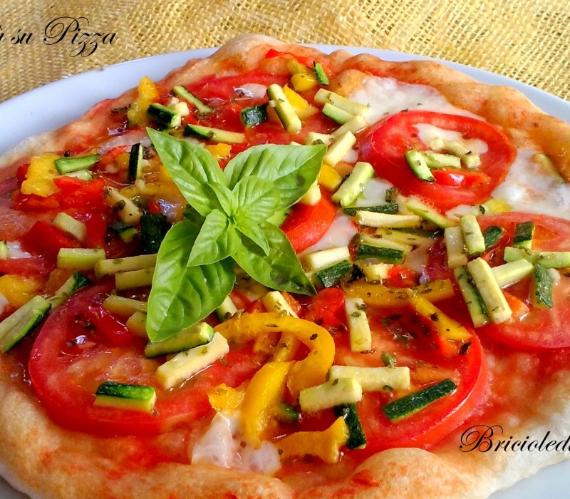 Pizza con verdure crude