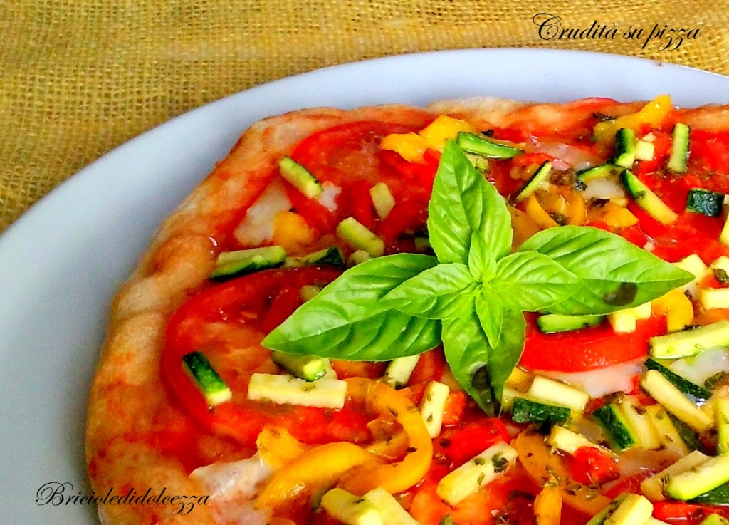 Pizza con verdure crude