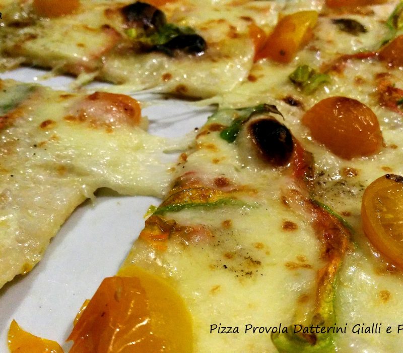 Pizza Provola Datterini Gialli e Fiori di Zucca