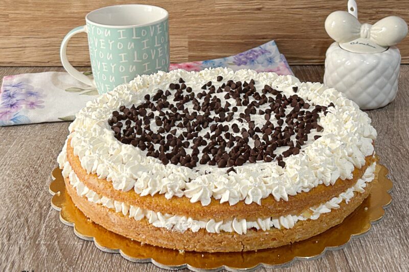 Torta deliziosa con panna mascarpone e marmellata