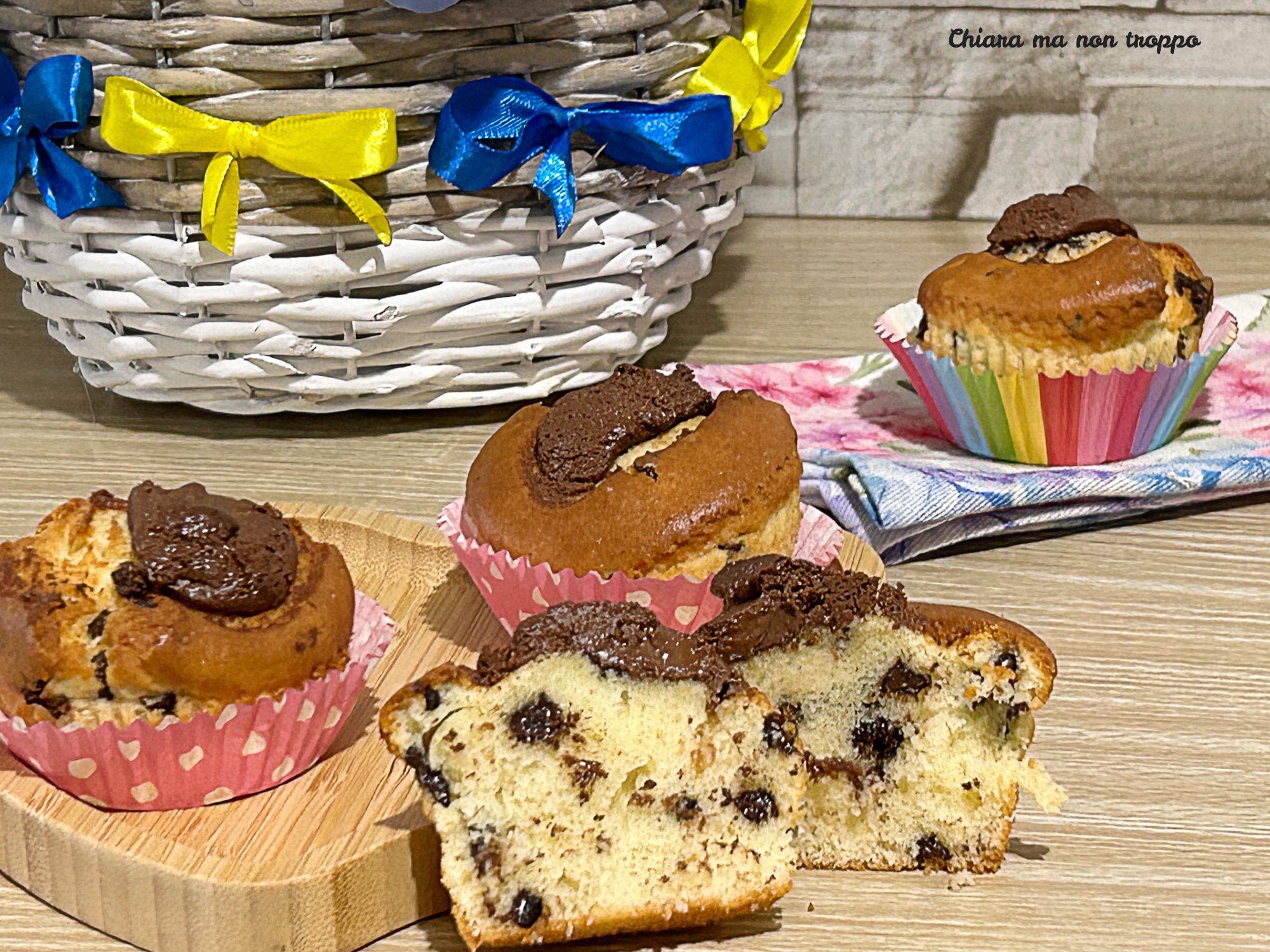 Muffin con gocce di cioccolato in friggitrice ad aria