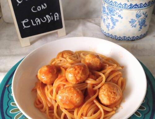 Spaghetti con polpettine di pollo al sugo