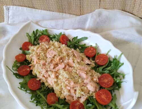 Cous cous con salmone rucola e pomodorini