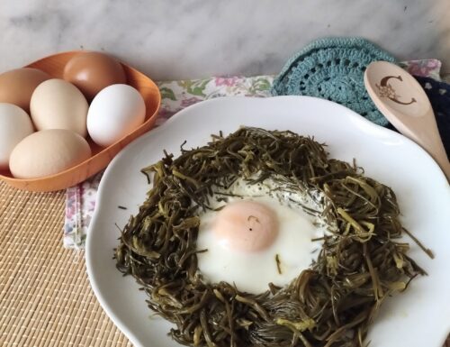 Occhio di bue su nido di agretti