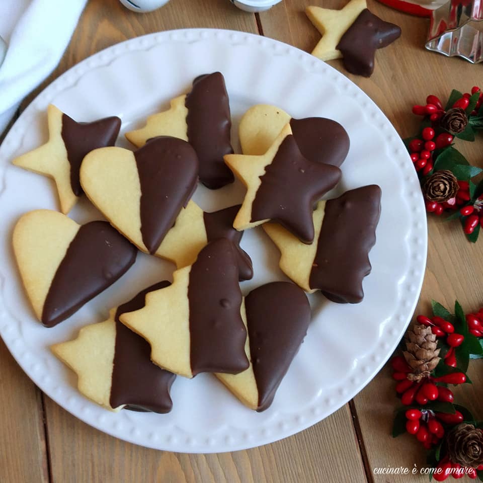 Biscotti Di Natale Cioccolato.Biscotto Tante Forme Di Natale Con Glassa Cioccolato Cucinare E Come Amare