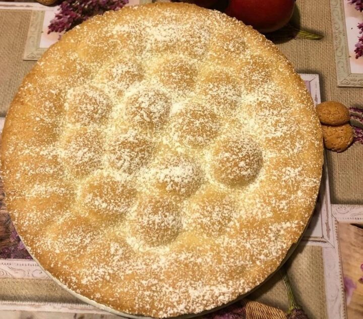 torta crostata frollissima mele e amaretti dolce ripieno
