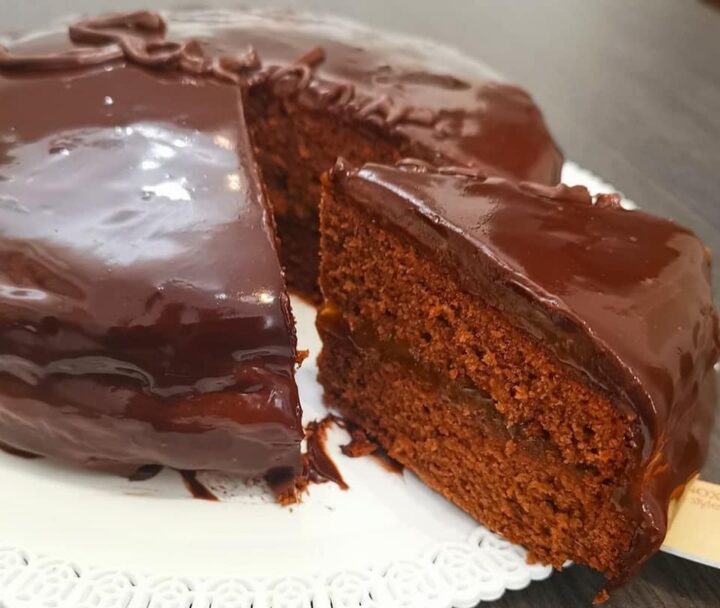 ricetta facile torta sacher dolce goloso cioccolato e marmellata