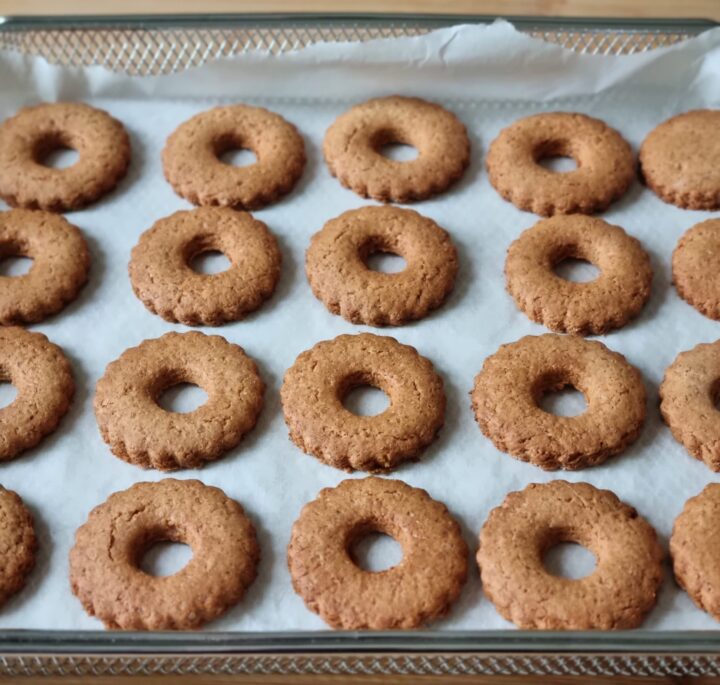 biscotti frollini cotti in friggitrice ad aria semplici e buonissimi