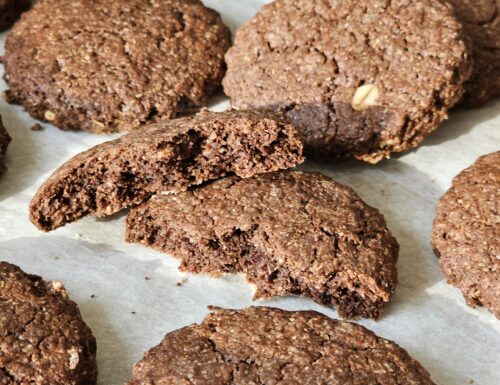 Biscotti fatti in casa cacao e cereali dolce ricetta facile e genuina