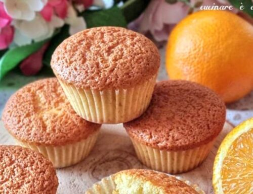 MUFFIN NUVOLISSIMI ALL’ARANCIA: dolce ricetta facile senza burro
