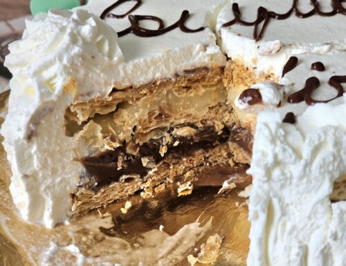 Torta di compleanno millefoglie con crema: ricetta facile da realizzare a casa