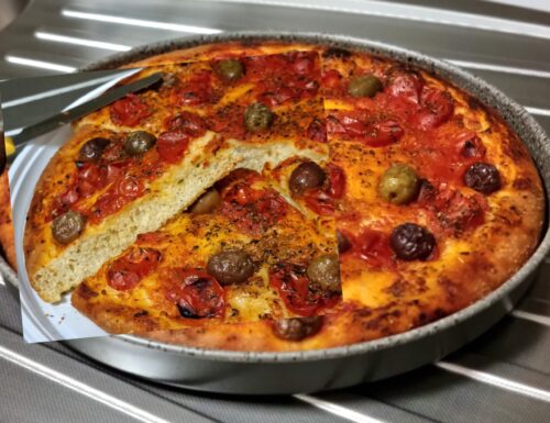 FOCACCIA BARESE IN TEGLIA: ricetta facile e collaudata