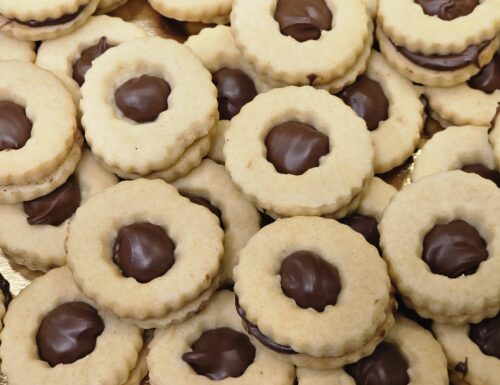 Biscotti occhi di bue golosi con nutella: dolce ricetta facile