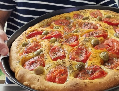 Focaccia barese come dal panificio ma fatta in casa: ricetta facile