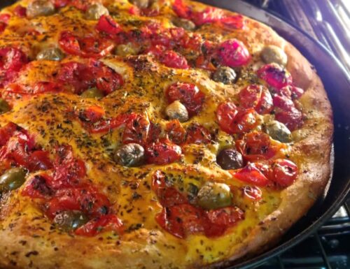 Focaccia Pugliese con pomodorini: ricetta facile come dal panificio