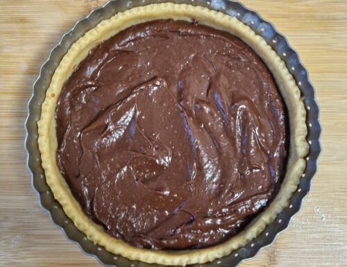 Crema al cioccolato perfetta per crostate: dolce impasto per smaltire le uova di Pasqua