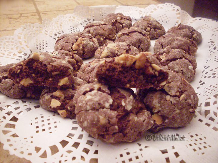 Biscotti morbidi al cioccolato e frutta secca