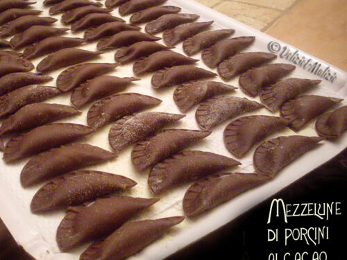 Mezzelune di porcini al cacao