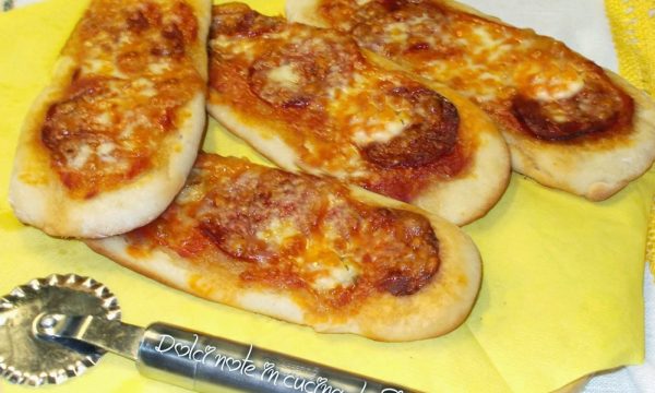 Pizzette con salame Chorizo e gorgonzola