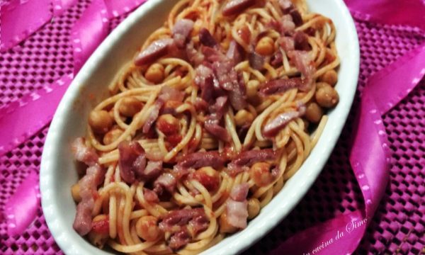 Spaghetti al sugo di ceci e pancetta croccante