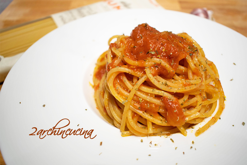 Spaghetti al sugo all'aglione