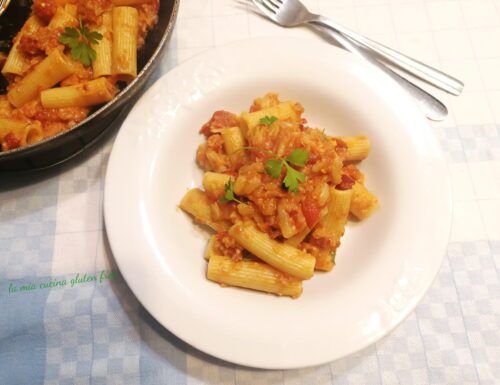 Pasta con cavolfiore e pomodorini