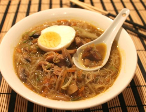 Zuppa di noodles all’orientale
