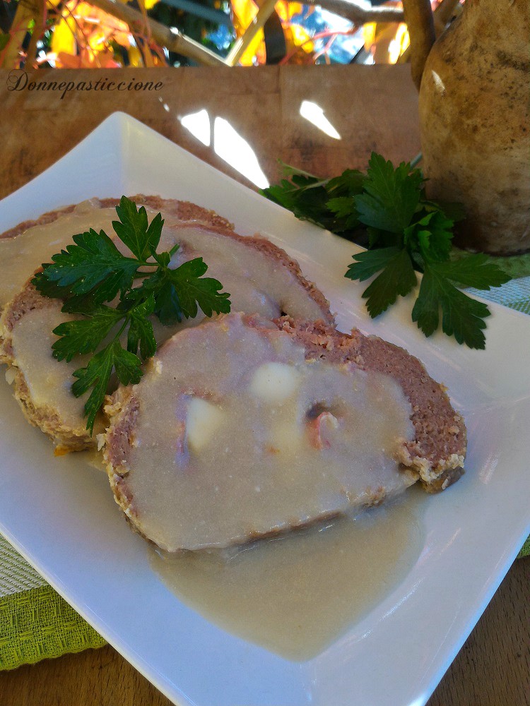 Polpettone farcito in umido con salsa cremosa Donnepasticcione