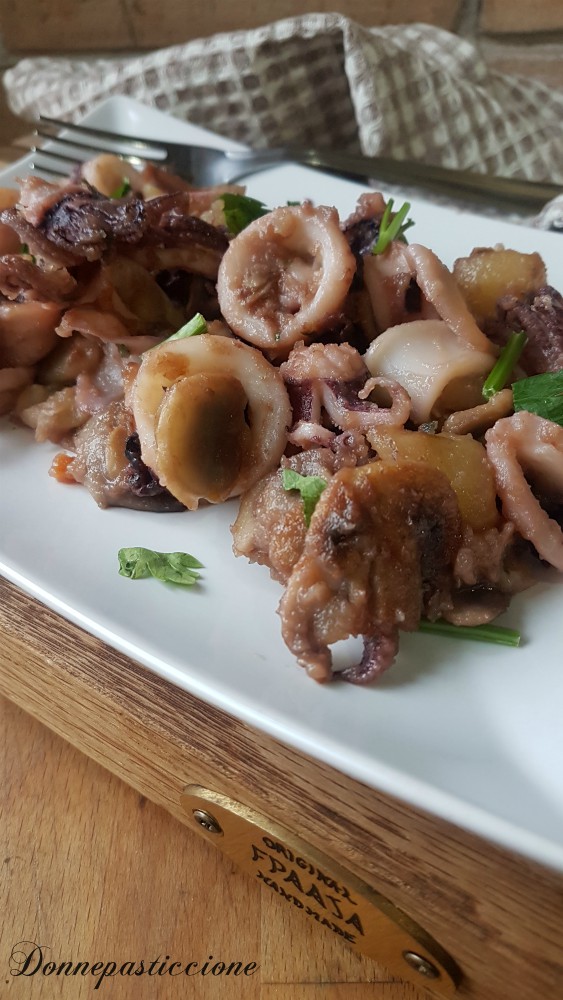 calamari con funghi e patate in padella