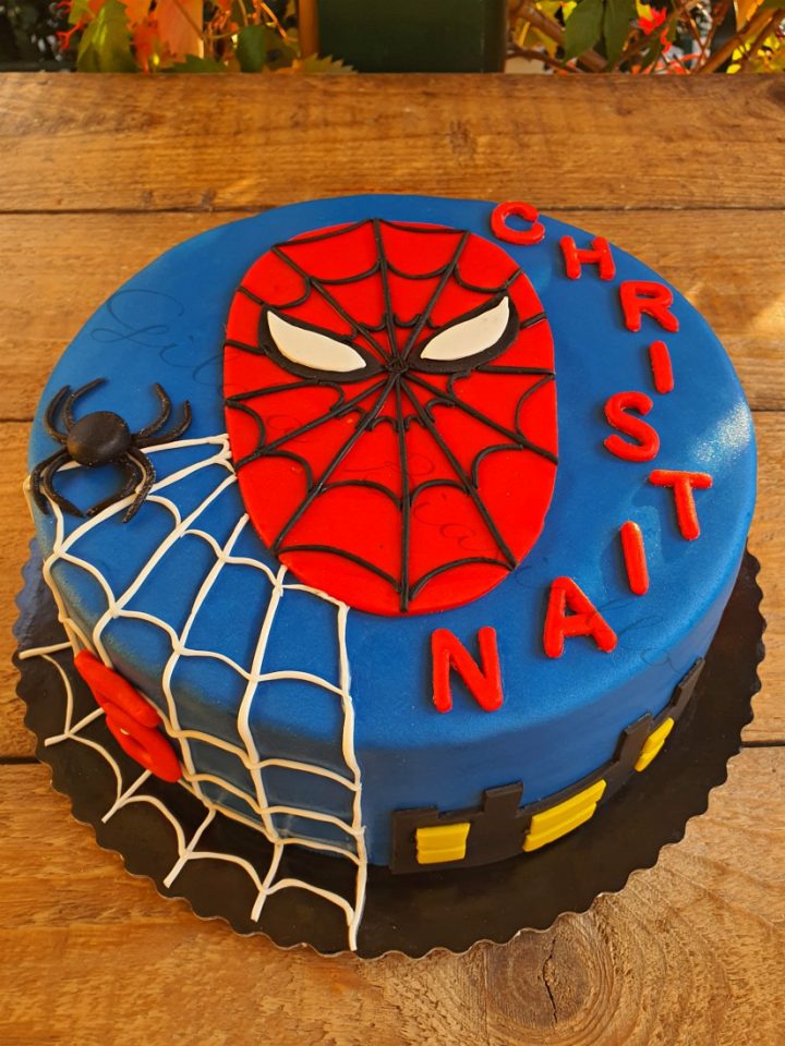 torta Spiderman in pasta di zucchero