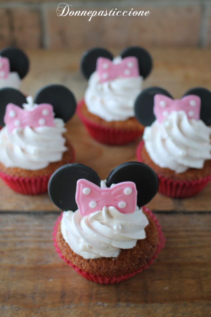 cupcakes alla vaniglia a tema Minnie