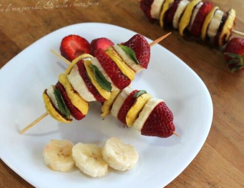 Spiedini di mini pancakes con Nutella e frutta fresca