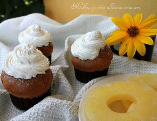 Muffins senza uova con frosting all’ananas