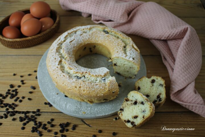 ciambellone di albumi e gocce di cioccolato