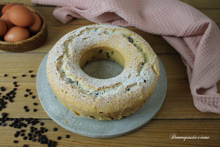 ciambellone di albumi e gocce di cioccolato